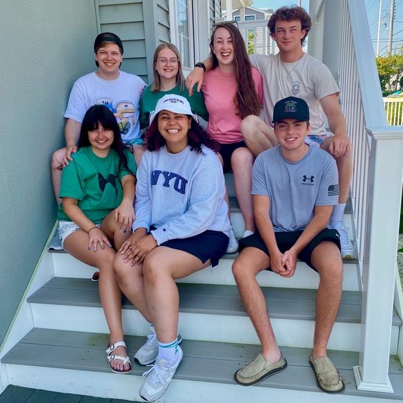 Meet your Posher, Olivia - Picture 3 of 5